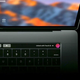 Ilustración para el artículo titulado Todo lo que puedes hacer con el Touch Bar del nuevo MacBook Pro